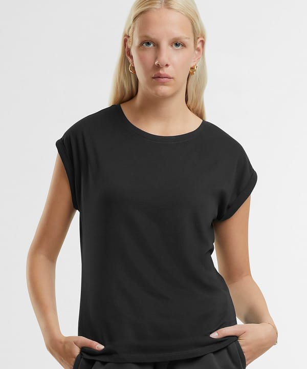 Womens regular extended shoulder tee